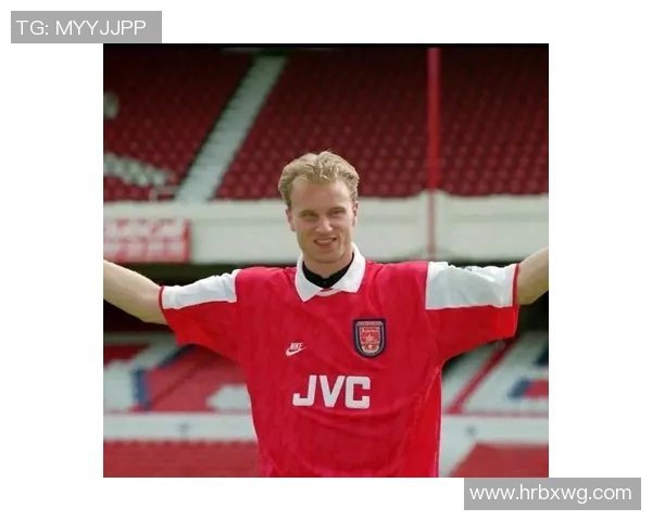 足球明星10号签名背后的故事与传奇成就揭秘 足球明星10号签名背后的故事与传奇成就揭秘