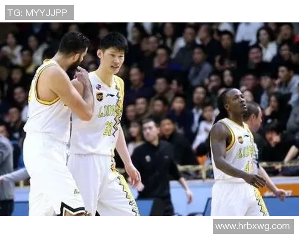 重庆足球队以66分领跑大师赛积分榜展现强劲实力